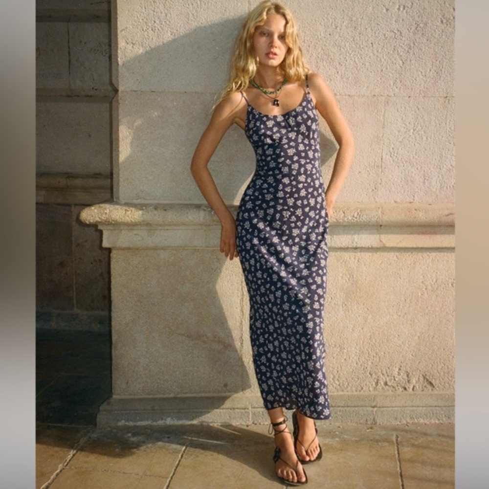 Réalisation Par The Iggy Navy Floral Maxi Dress